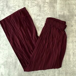 Women’s burgundy wide leg pleated pants pull on flowy OS NWT